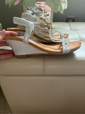 NWT ✨Patrizia by Spring Step Silver Rhinestone T-Strap Sandals Size 6.5